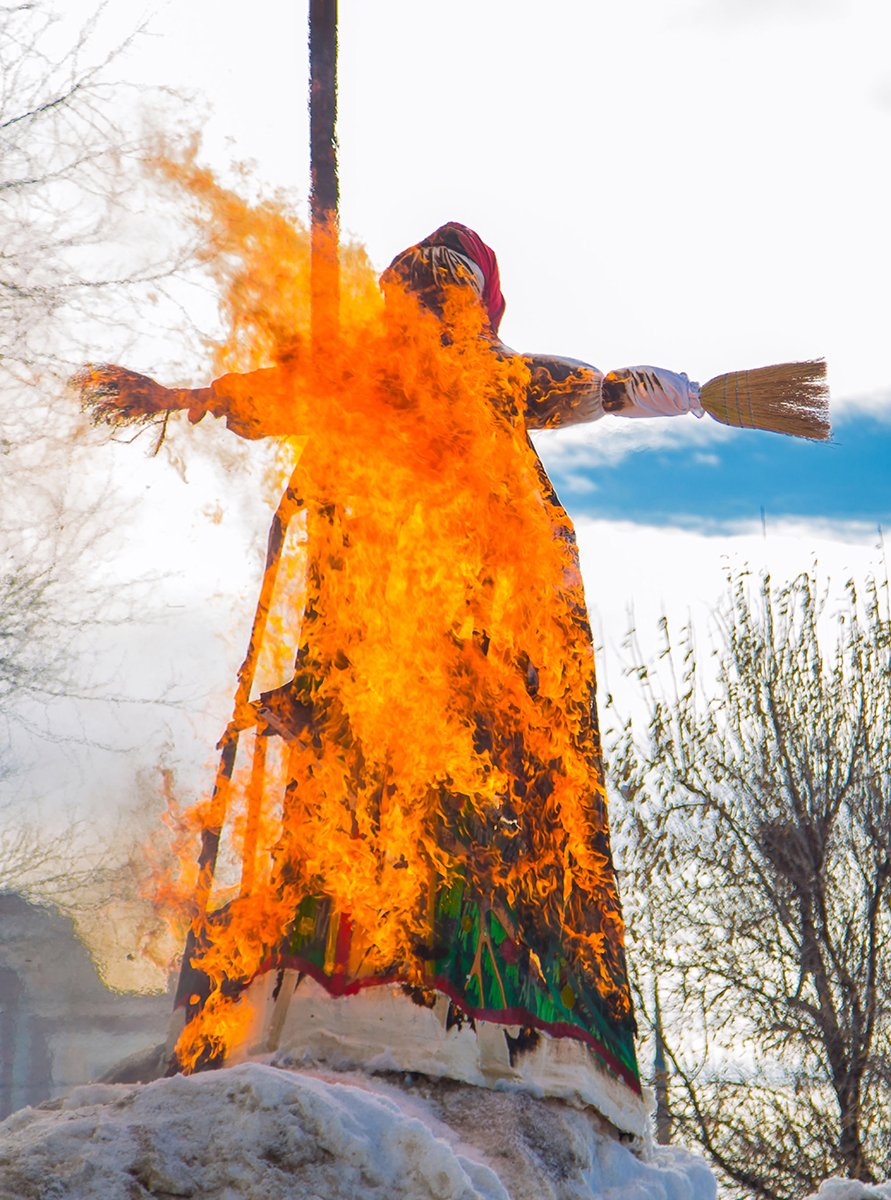Сжигание чучела Масленицы