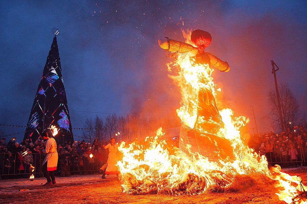 Праздник Масленица сжигание чучела