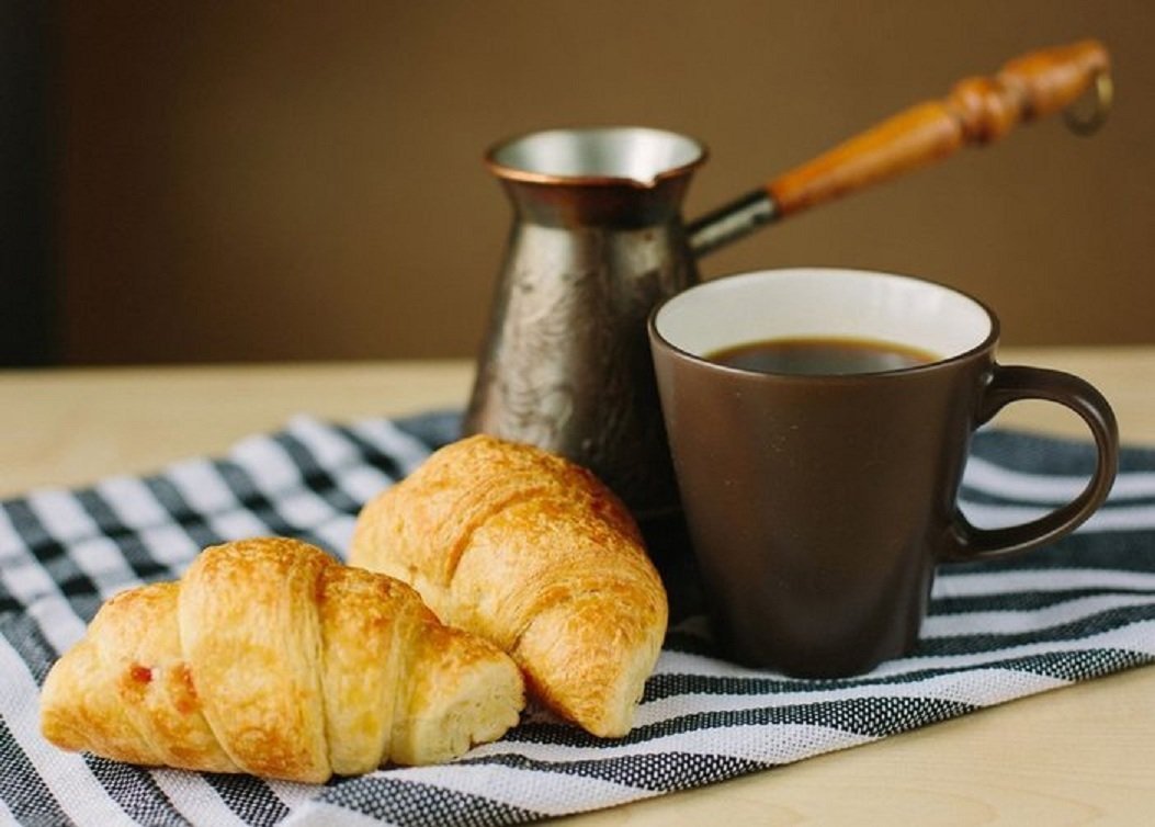 Чай с булочкой