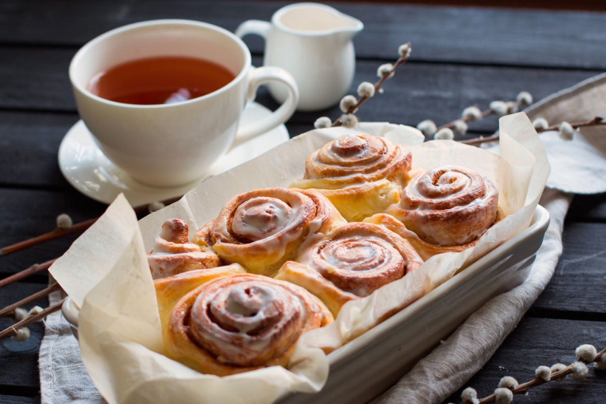 Кофе с красивыми булочками