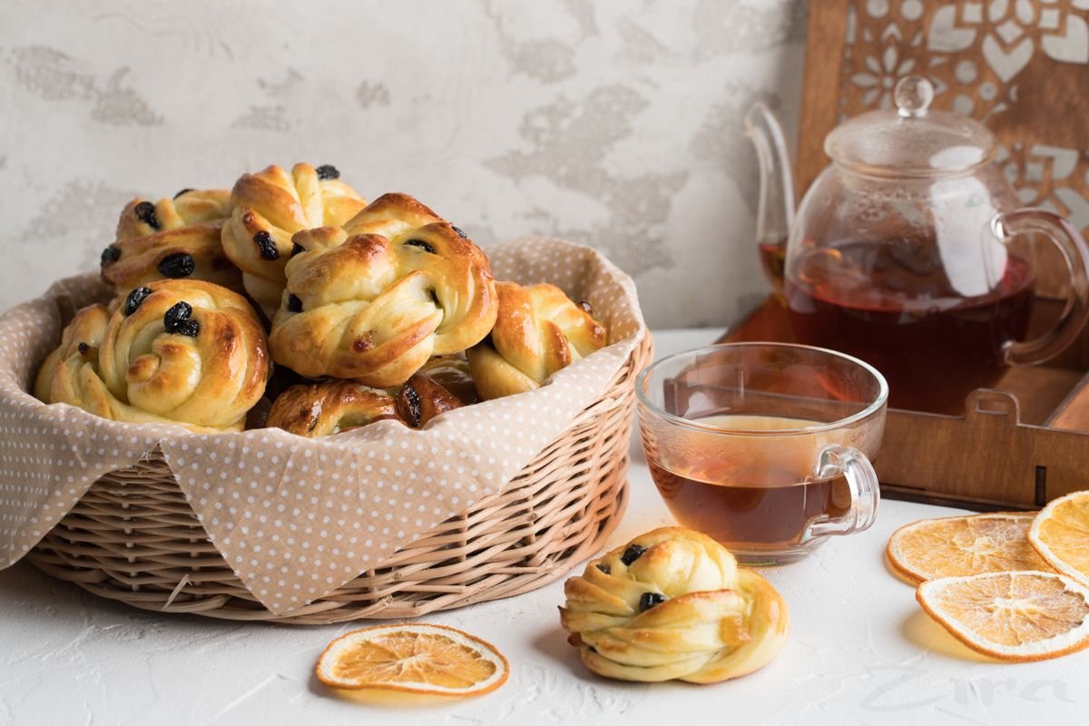 Утренний чай с плюшками