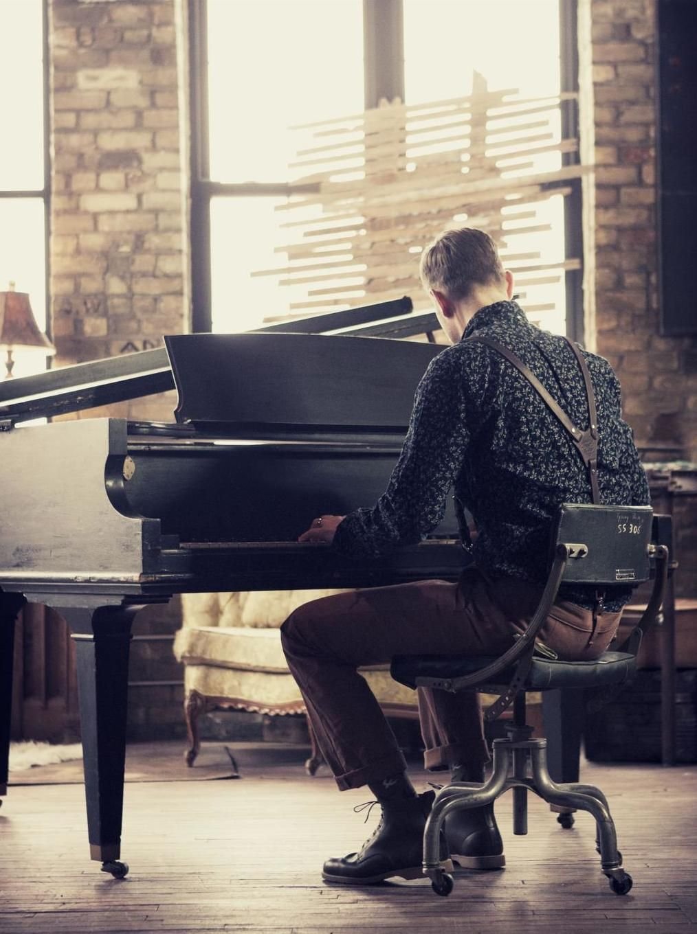Мужчина у рояля