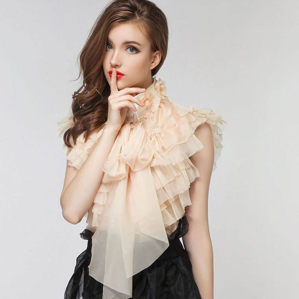 Брошь из кружева и лент