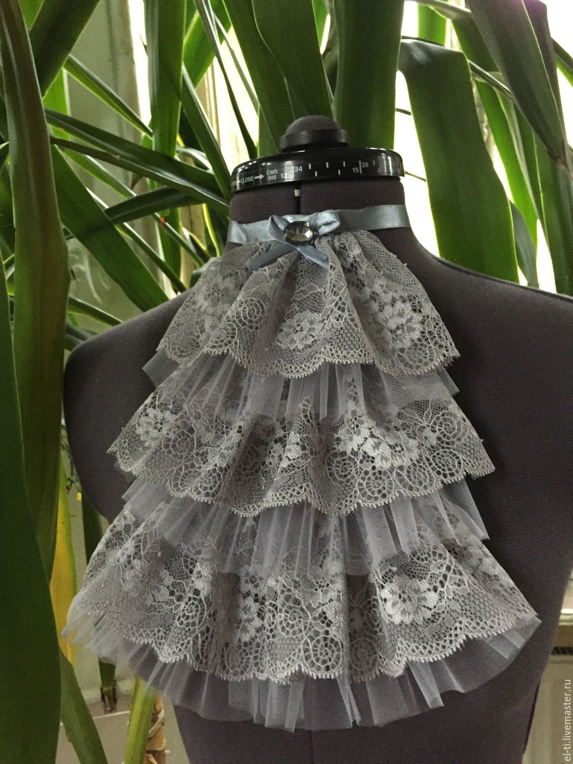 Блуза с жабо