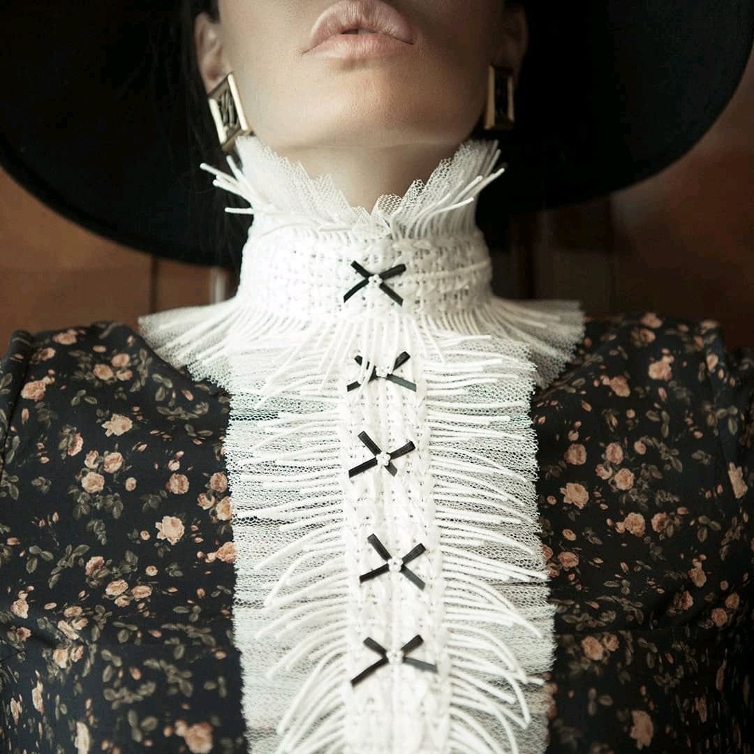 Кружевной атласный воротник