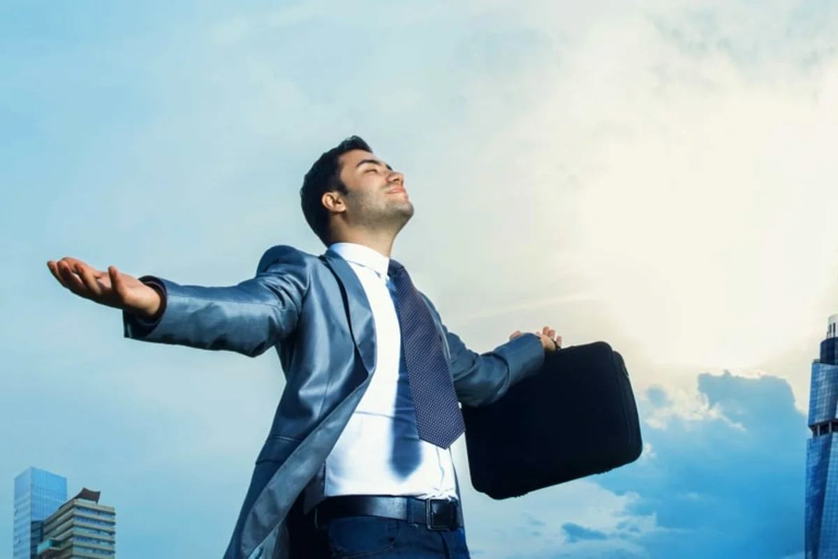 Бизнесмен с газетой