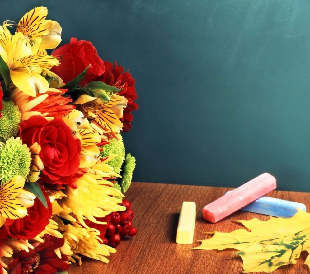 С днём учителя открытки с цветами