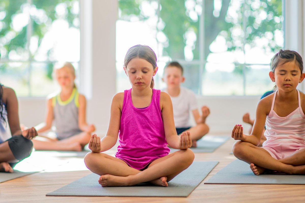 Ребенок медитирует