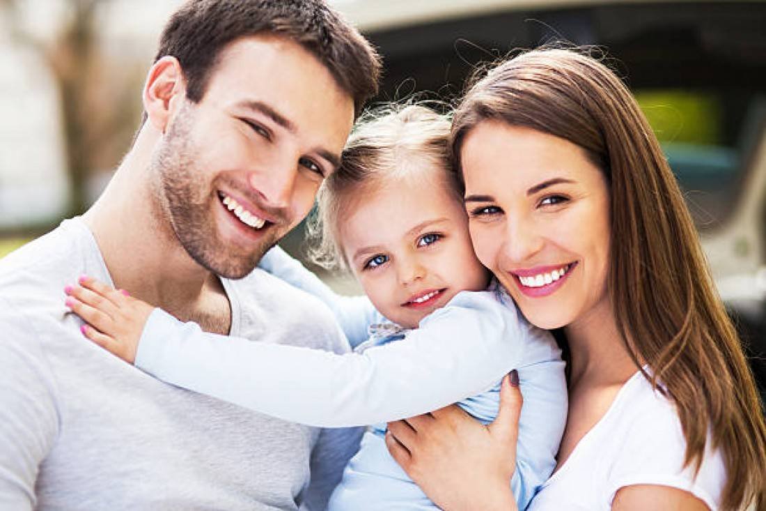 Счастливые лица семьи