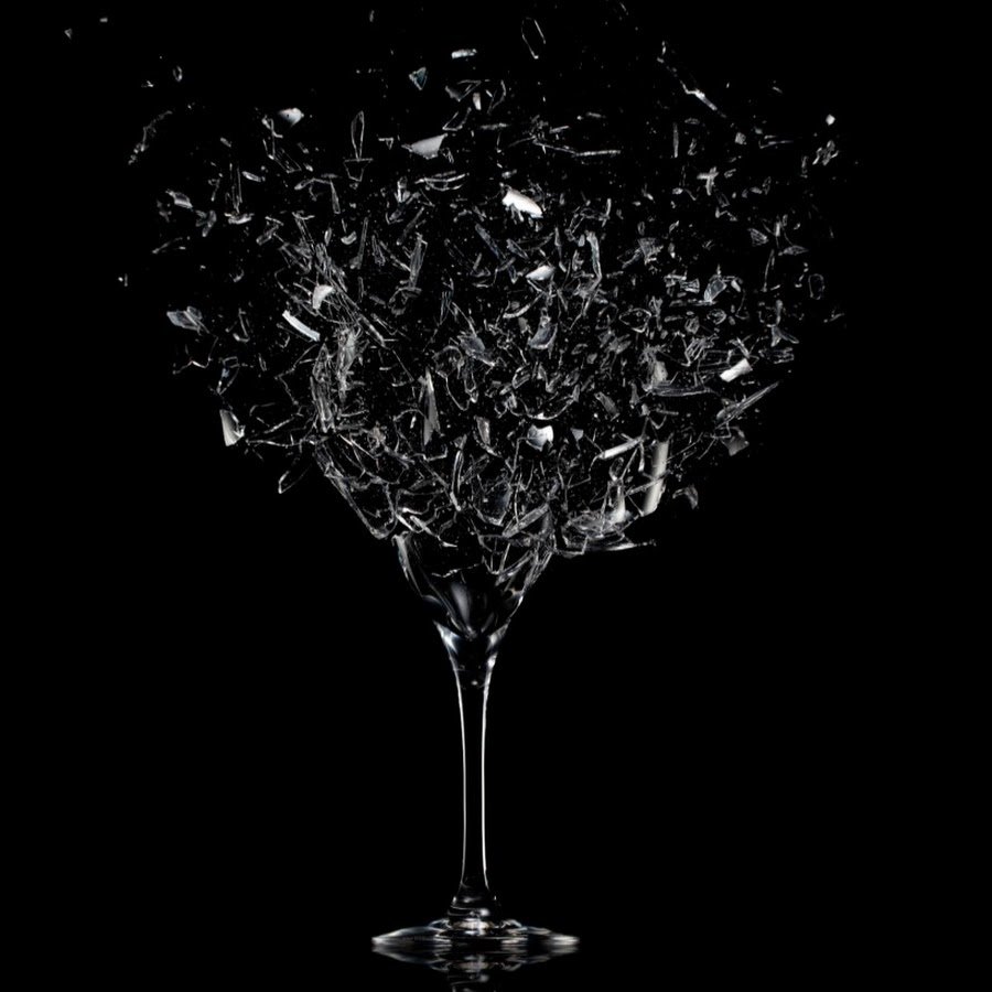 Разбитая стеклянная посуда