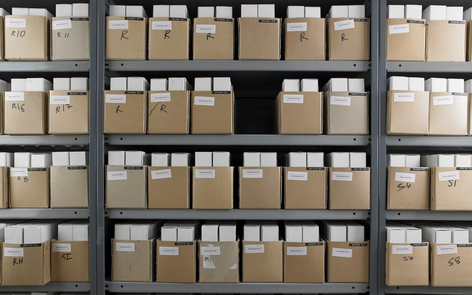 Организация оперативного хранения. Архивное хранение документов. Организация хранения в архиве. Хранение документации архив. Хранение архивных документов в коробках.