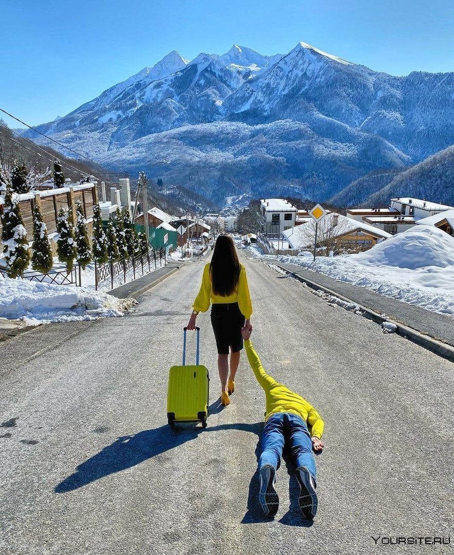 Компания на горнолыжном курорте