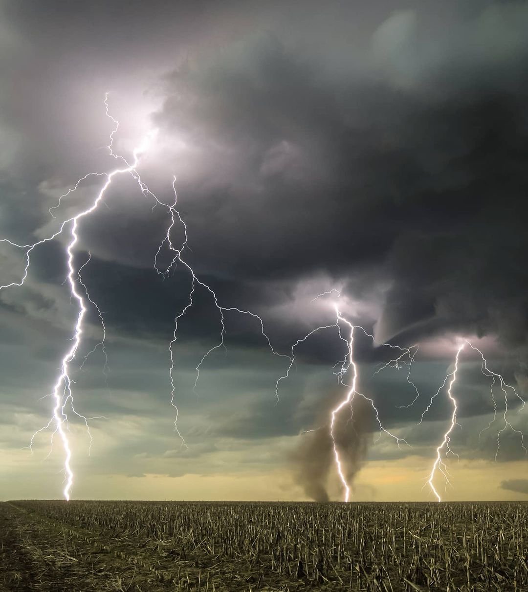 Смерч с грозой