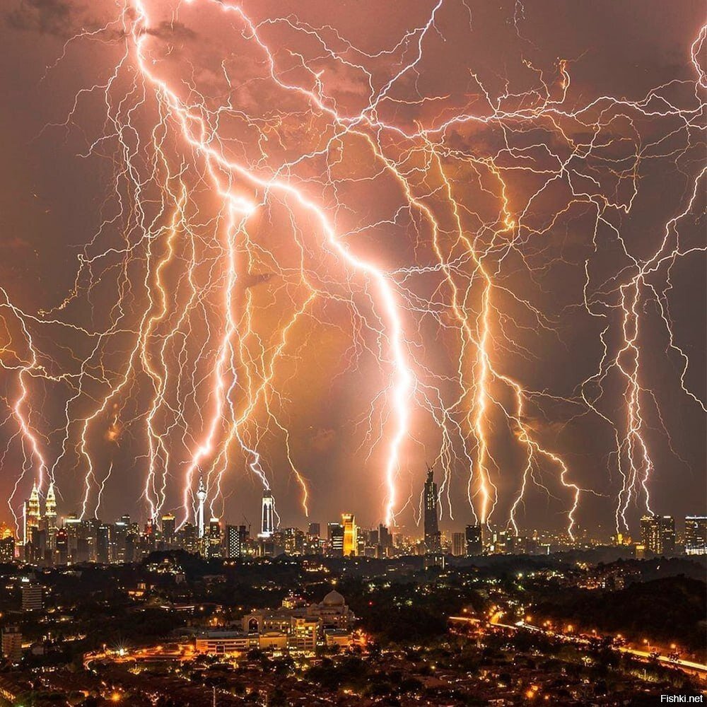 Молния в Питере 18.05.2021