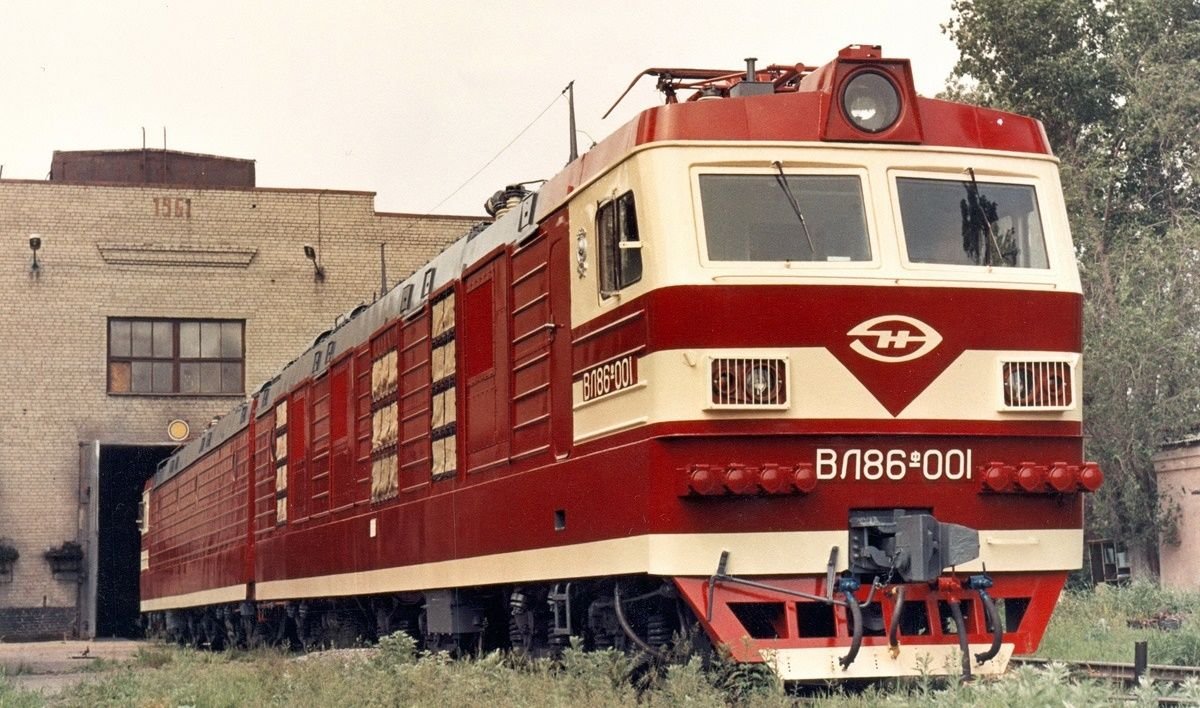 Узкоколейный электровоз вл4