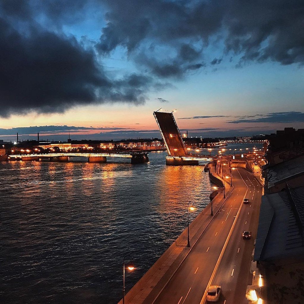 Разводной мост в Санкт-Петербурге