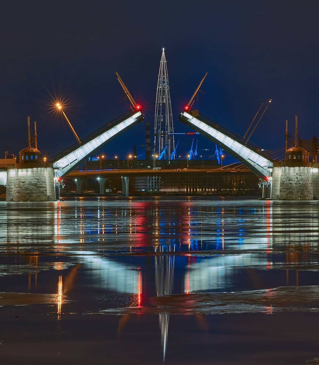 Разводной мост в Санкт-Петербурге