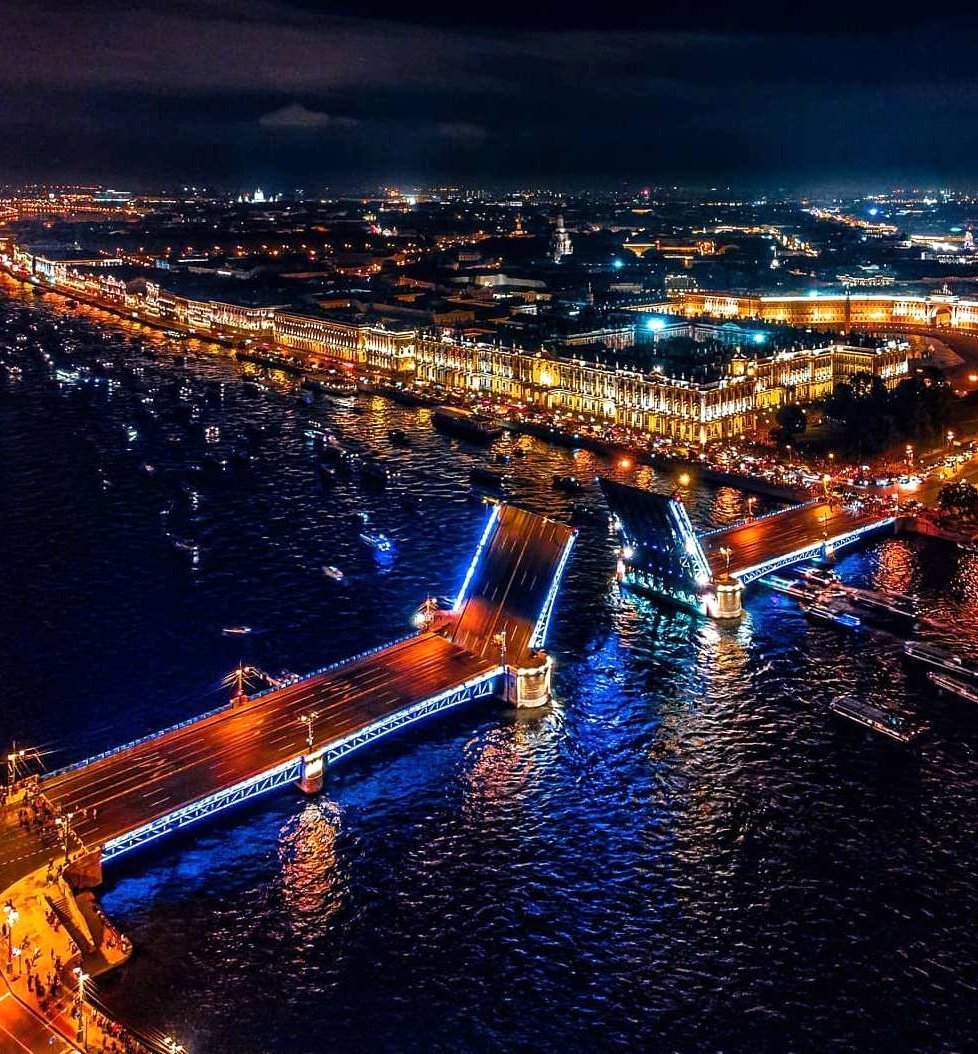 Дворцовый разводной мост в Санкт-Петербурге