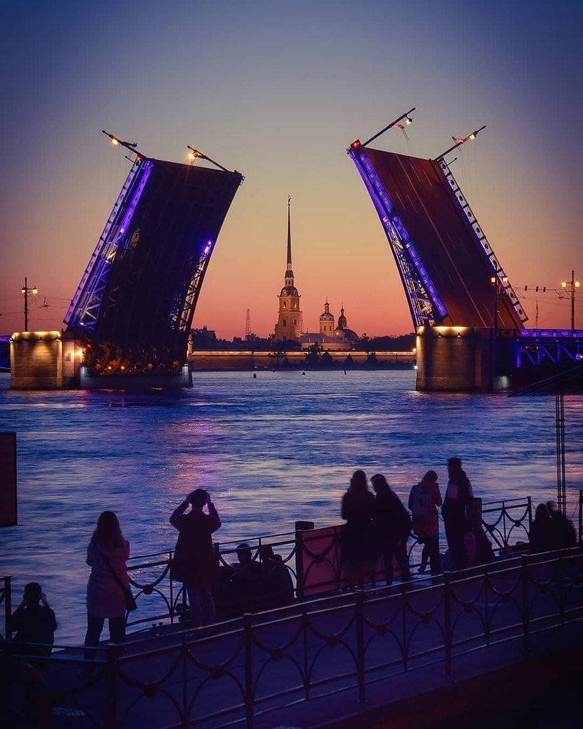 Мост в Петропавловскую крепость в Санкт-Петербурге