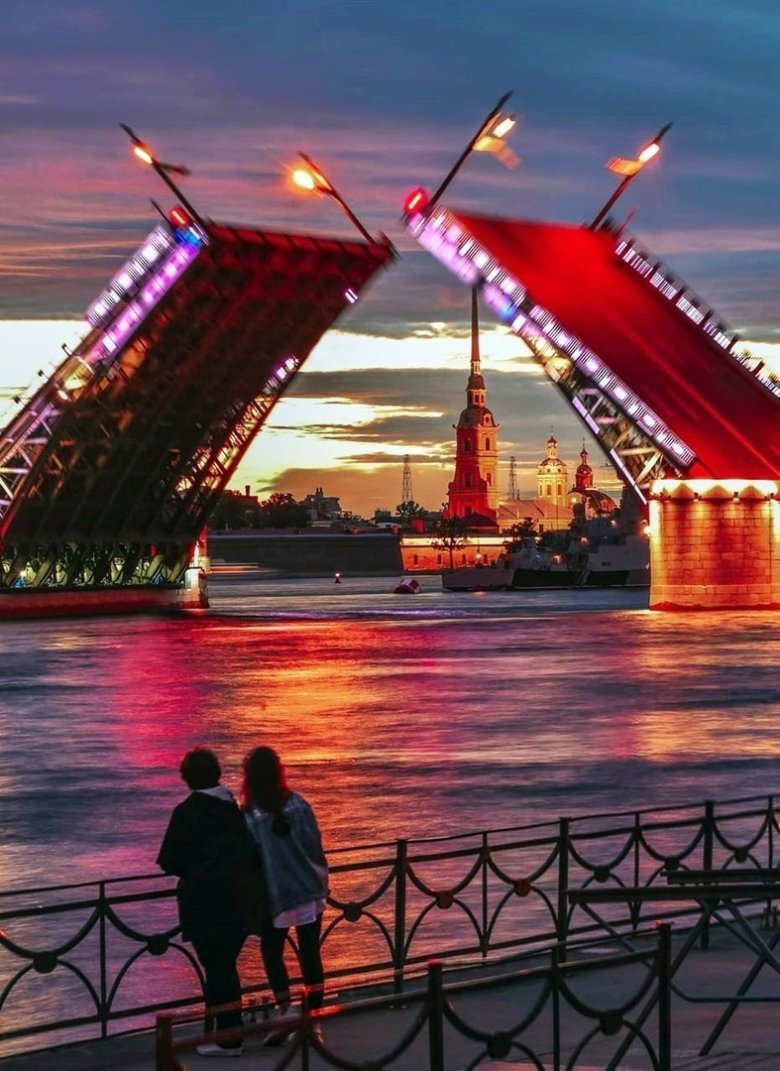 Троицкий мост в Санкт-Петербурге развод
