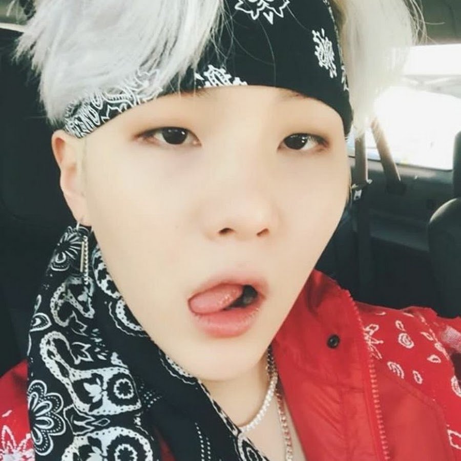 Шуга из BTS селфи