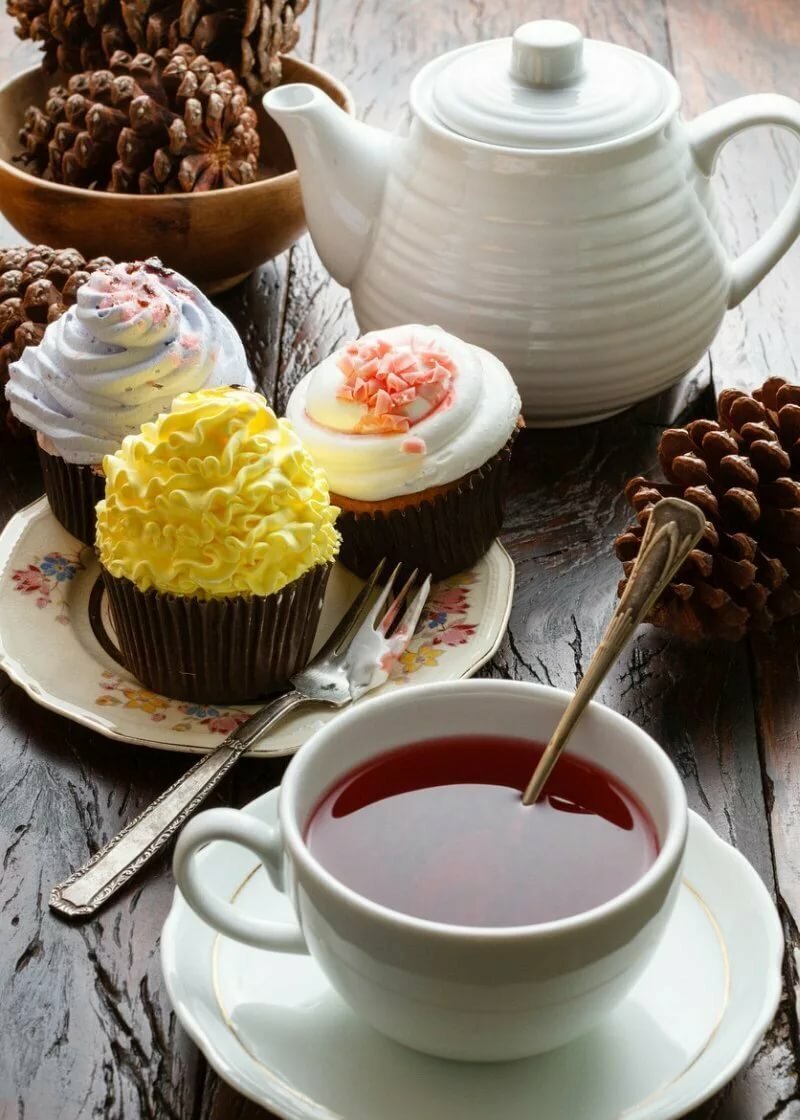 Чай с пирожными