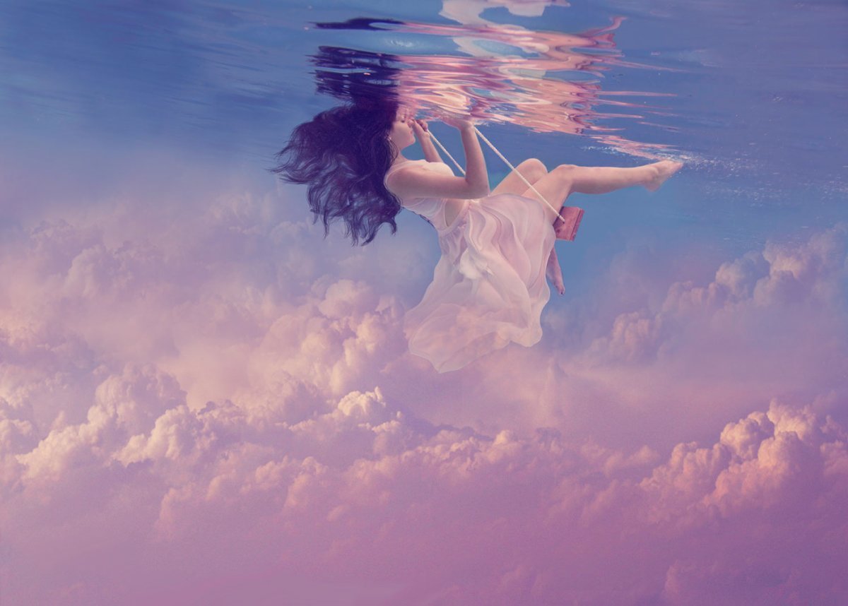 Девушка в облаках