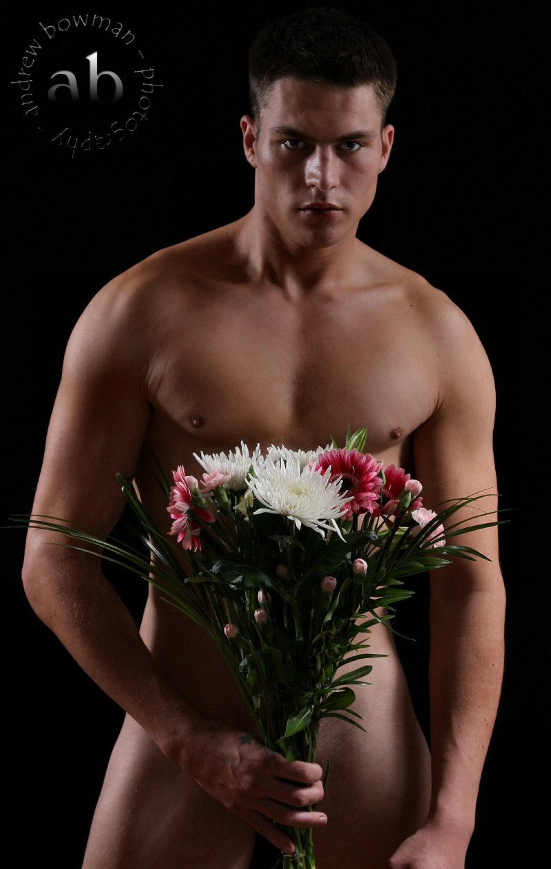 Парень с цветами
