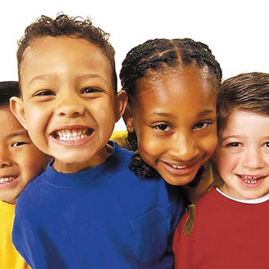 Ребенок улыбается