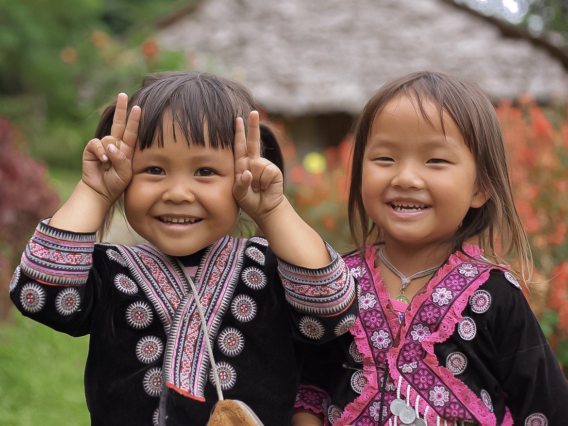 Маленькие человечки разных национальностей