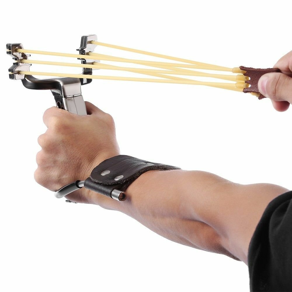 Рогатка в руке