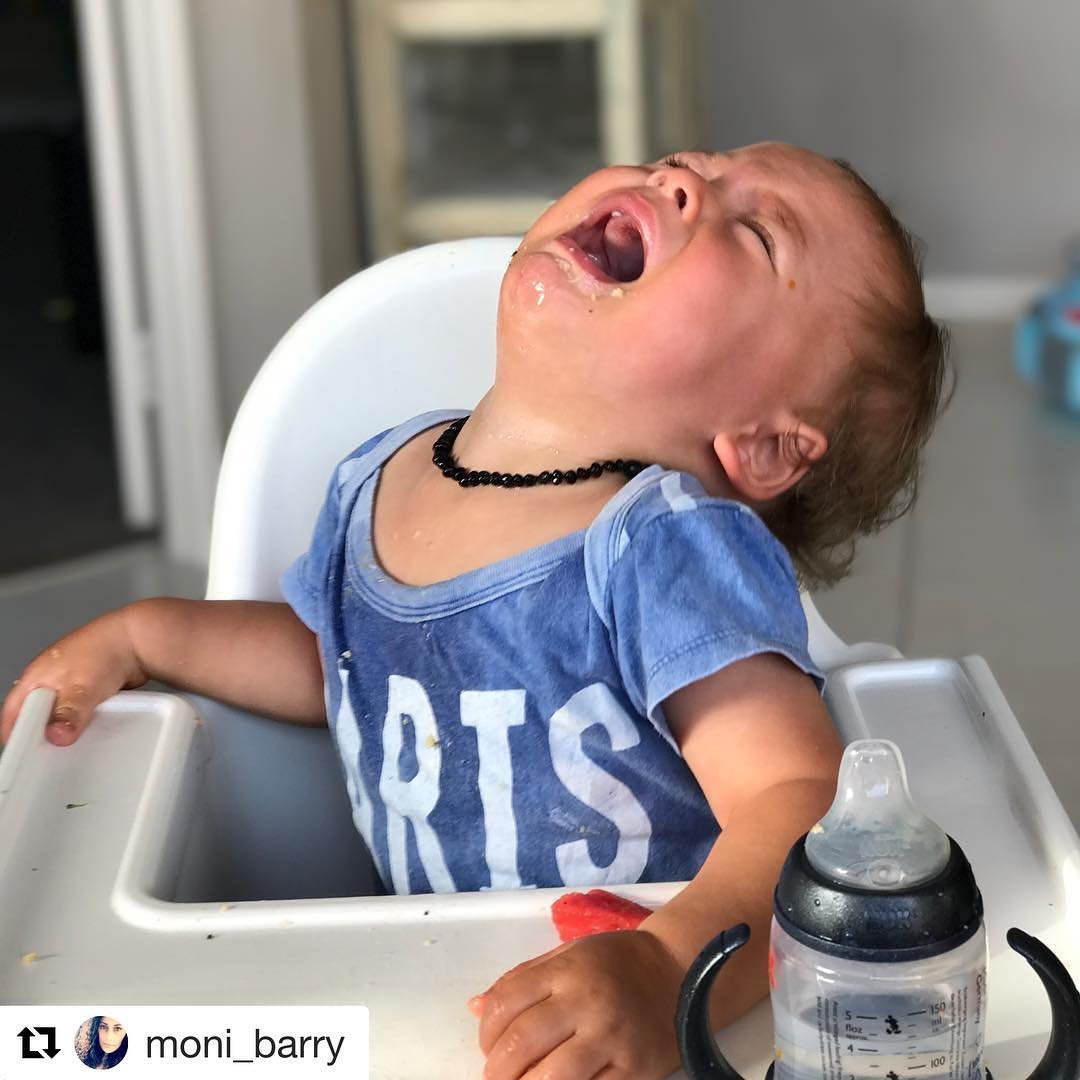 Плачущий ребенок Сток