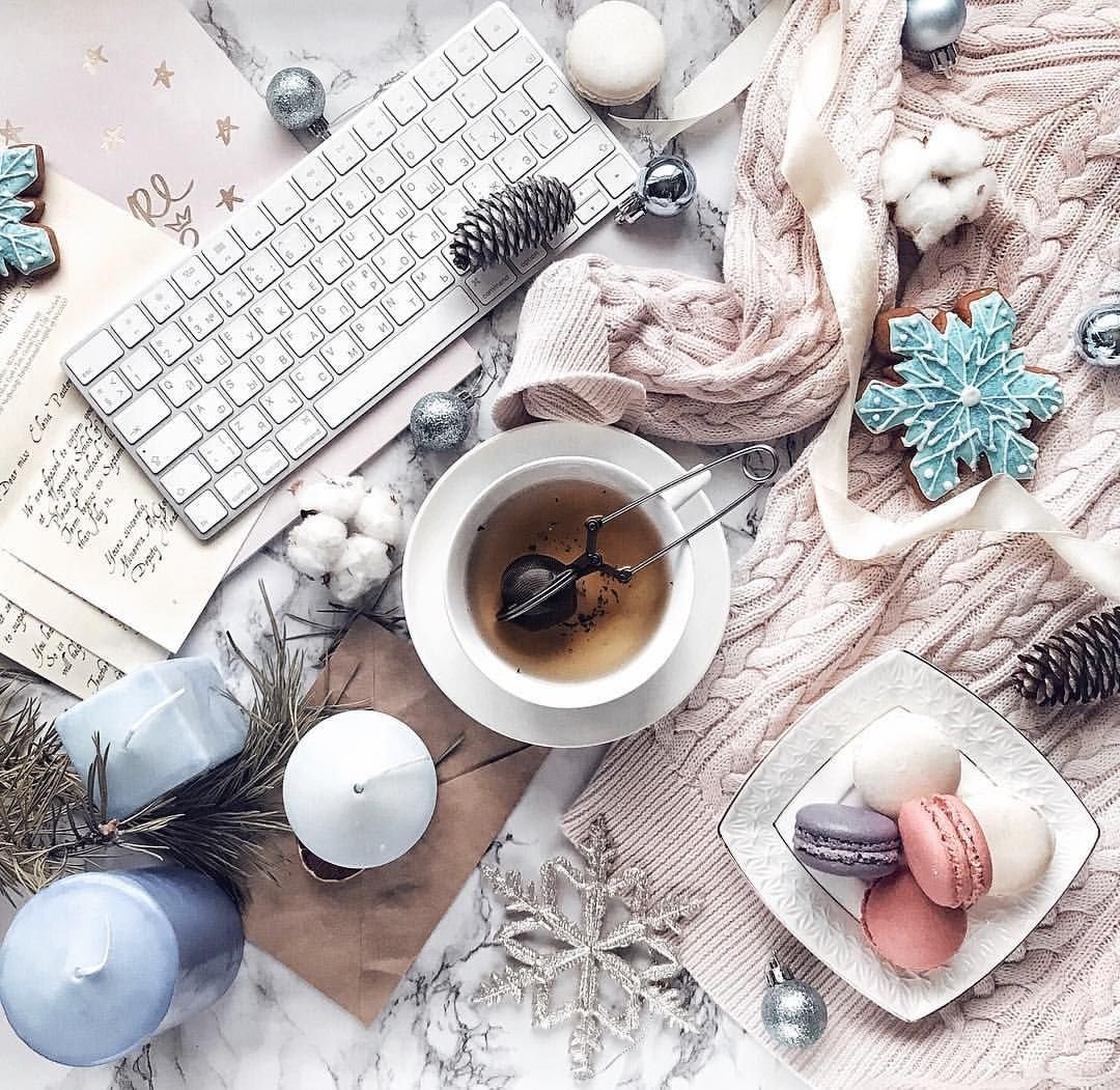 Кружка кофе на снегу