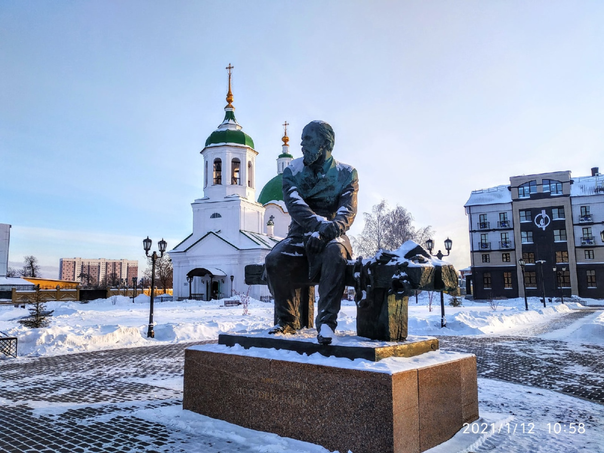 Тобольск на 10 дней. Памятник Достоевскому (Тобольск). Тобольск центр города. Главная площадь Тобольска. Тобольск Чайковский.