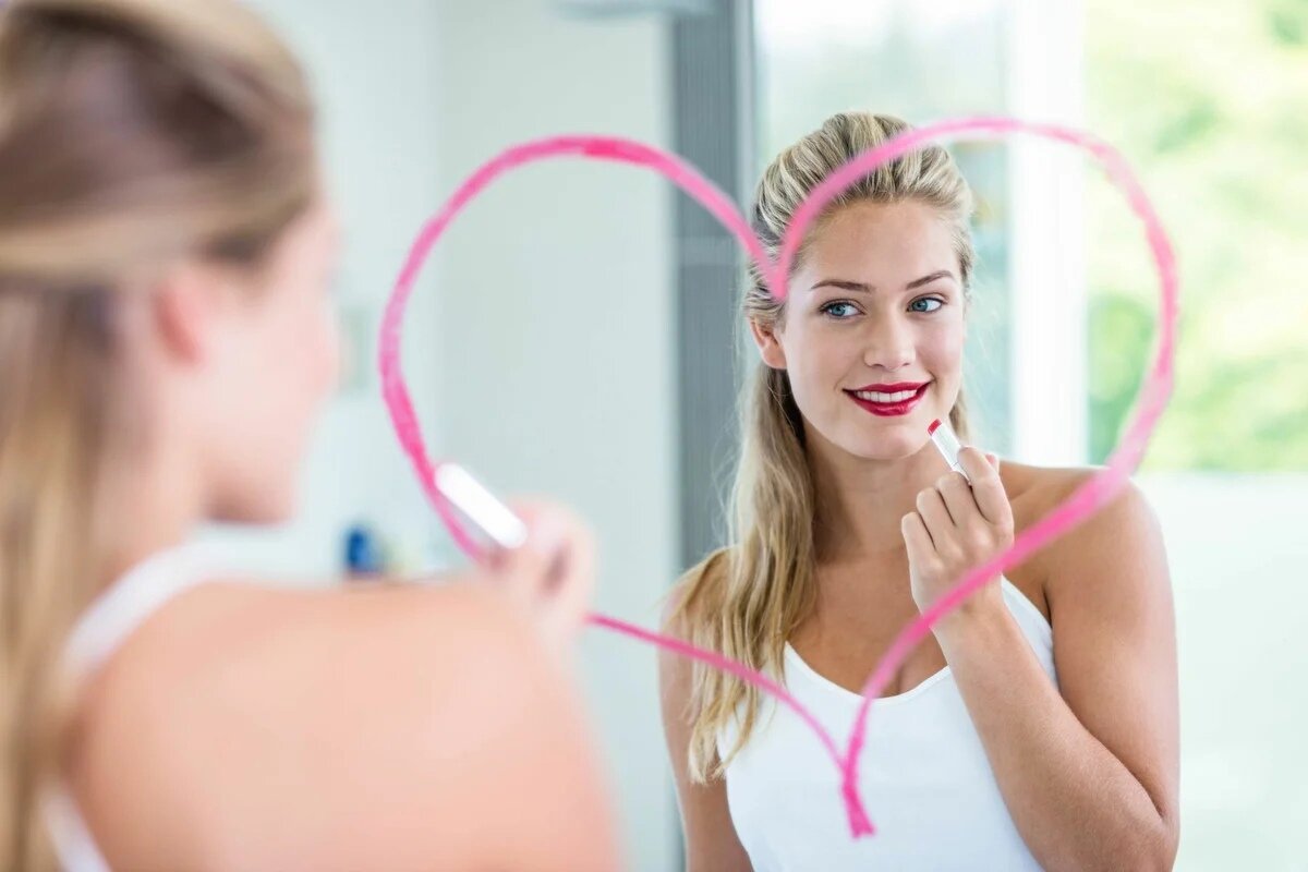 Красивая счастливая девушка