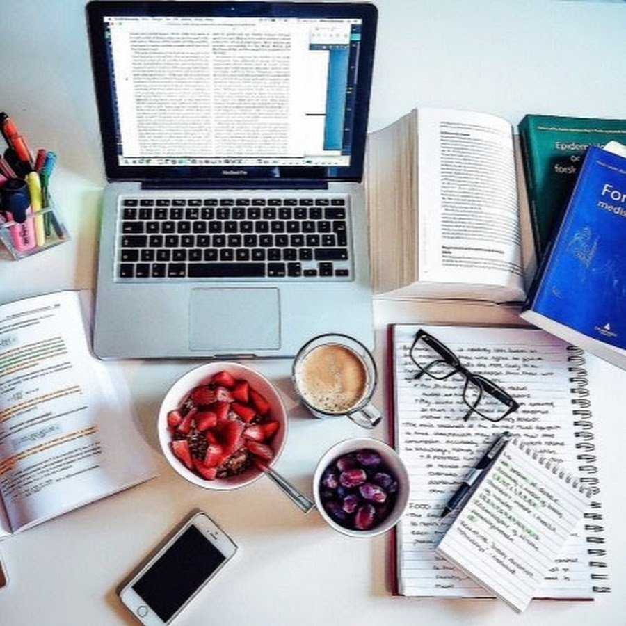 Тетрадки ручки карандаши