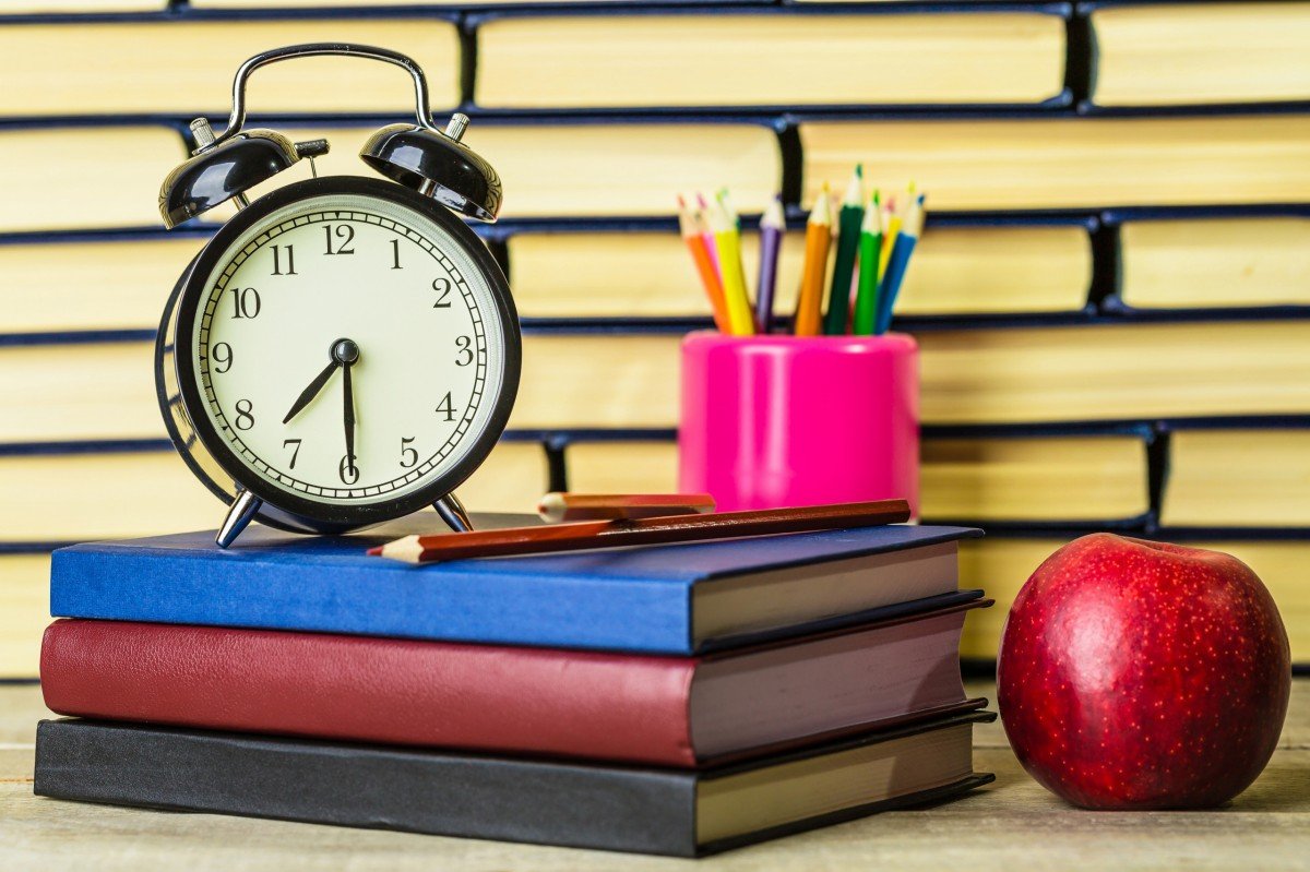 Стопка школьных тетрадей