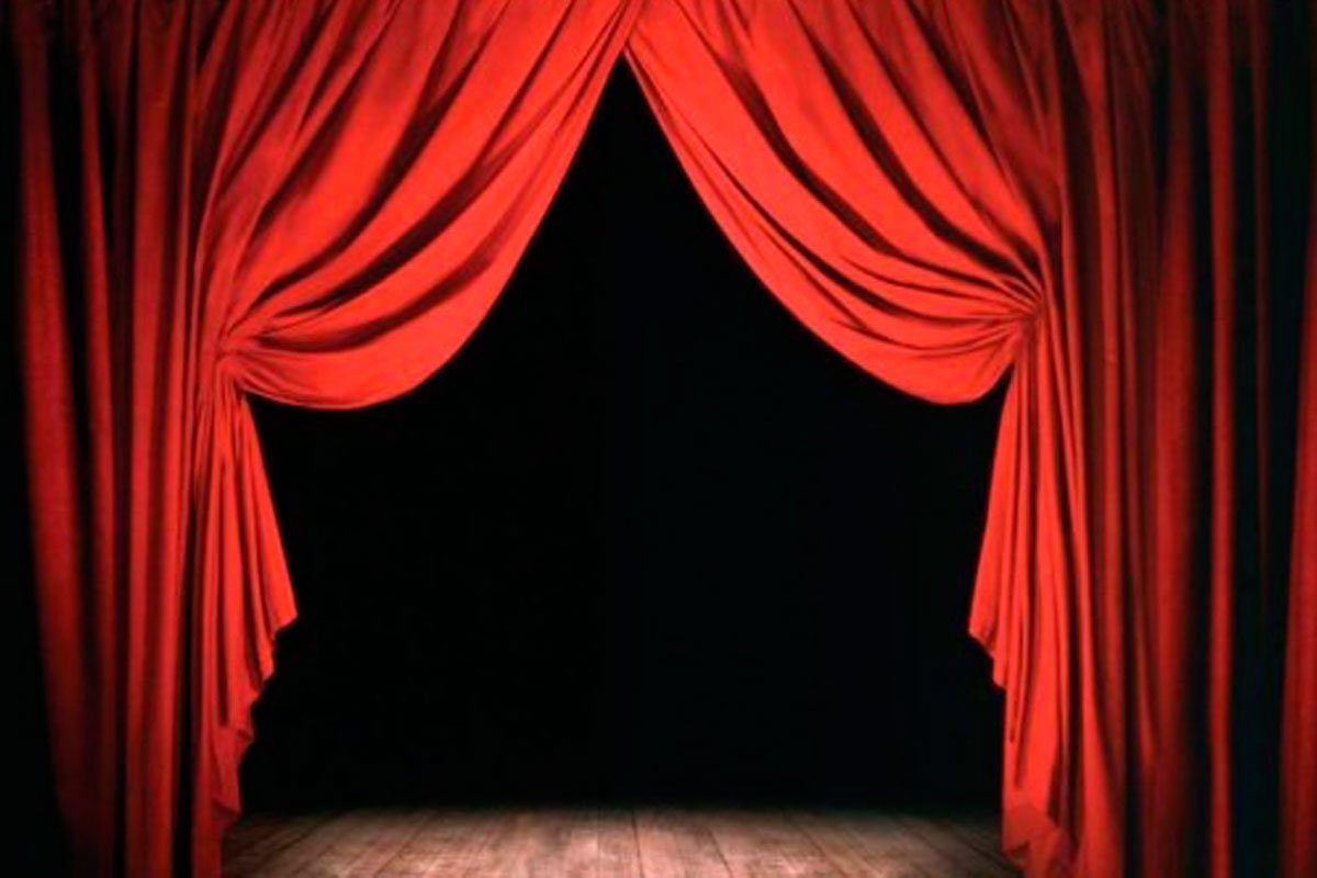 Сцена с кулисами