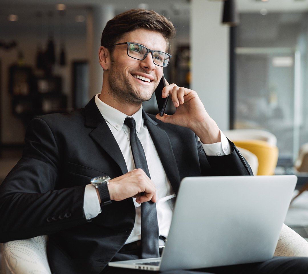 Бизнесмен на фоне города