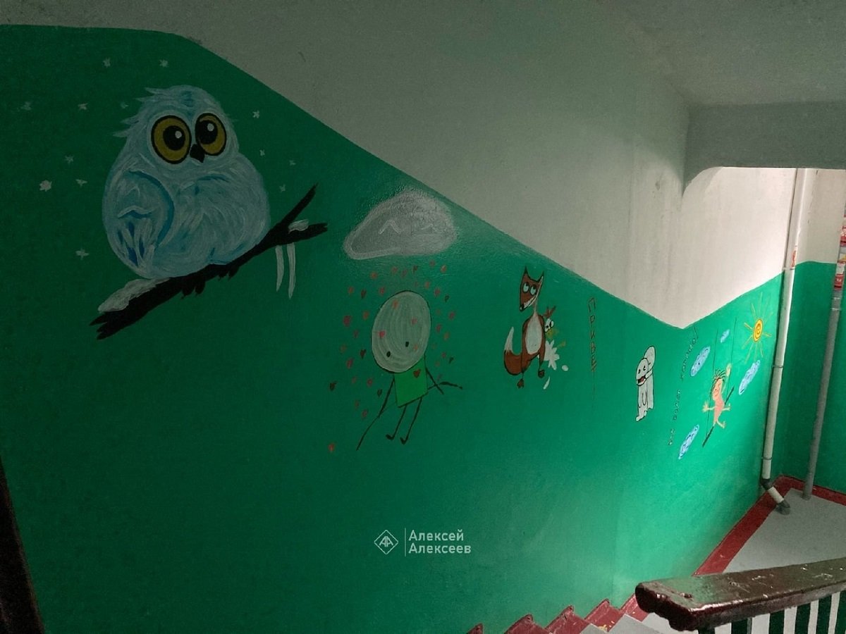 Изрисованные стены в подъезде