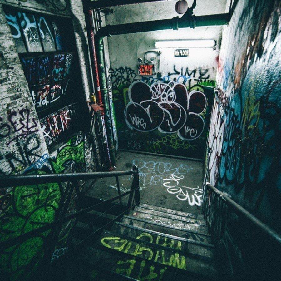 Подъездные стены