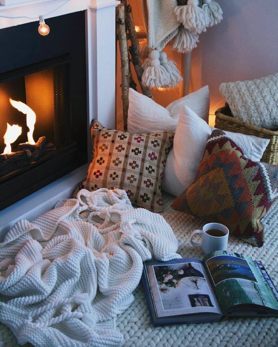 Вечер возле камина