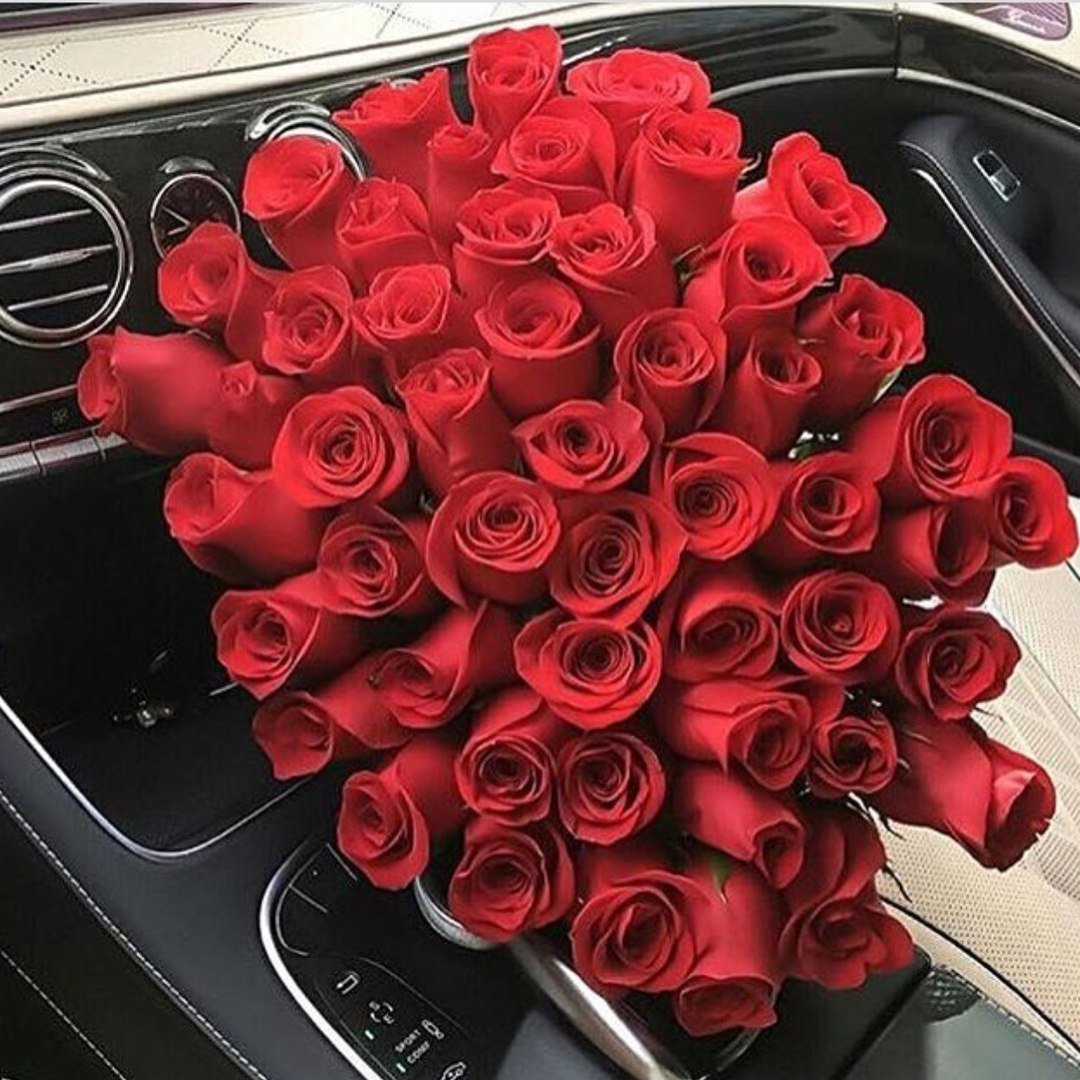 Цветы в машине