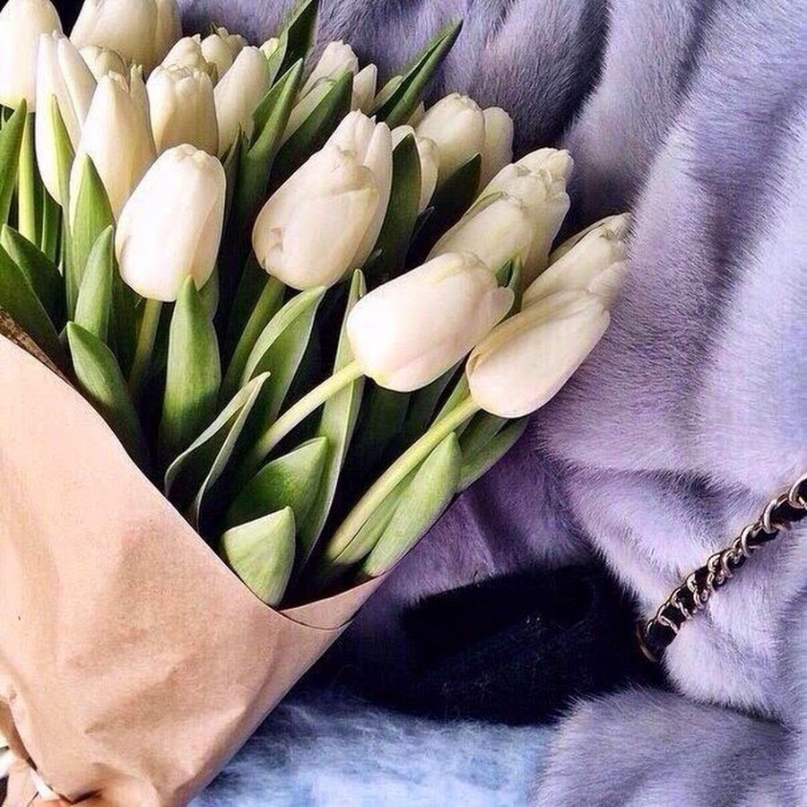 Шикарный букет в машине