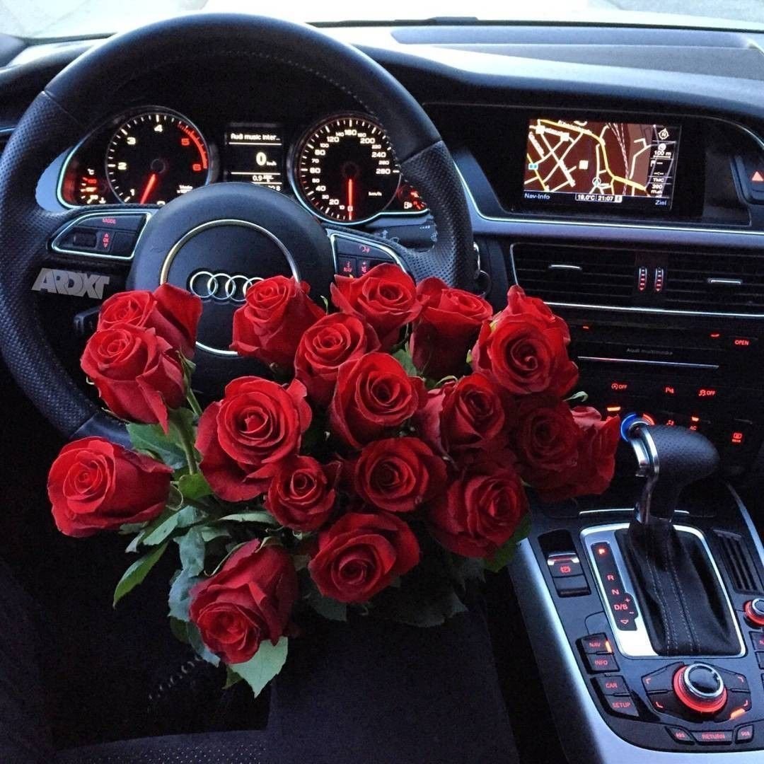 Розы в машине