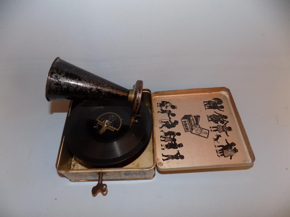 Старинный граммофон