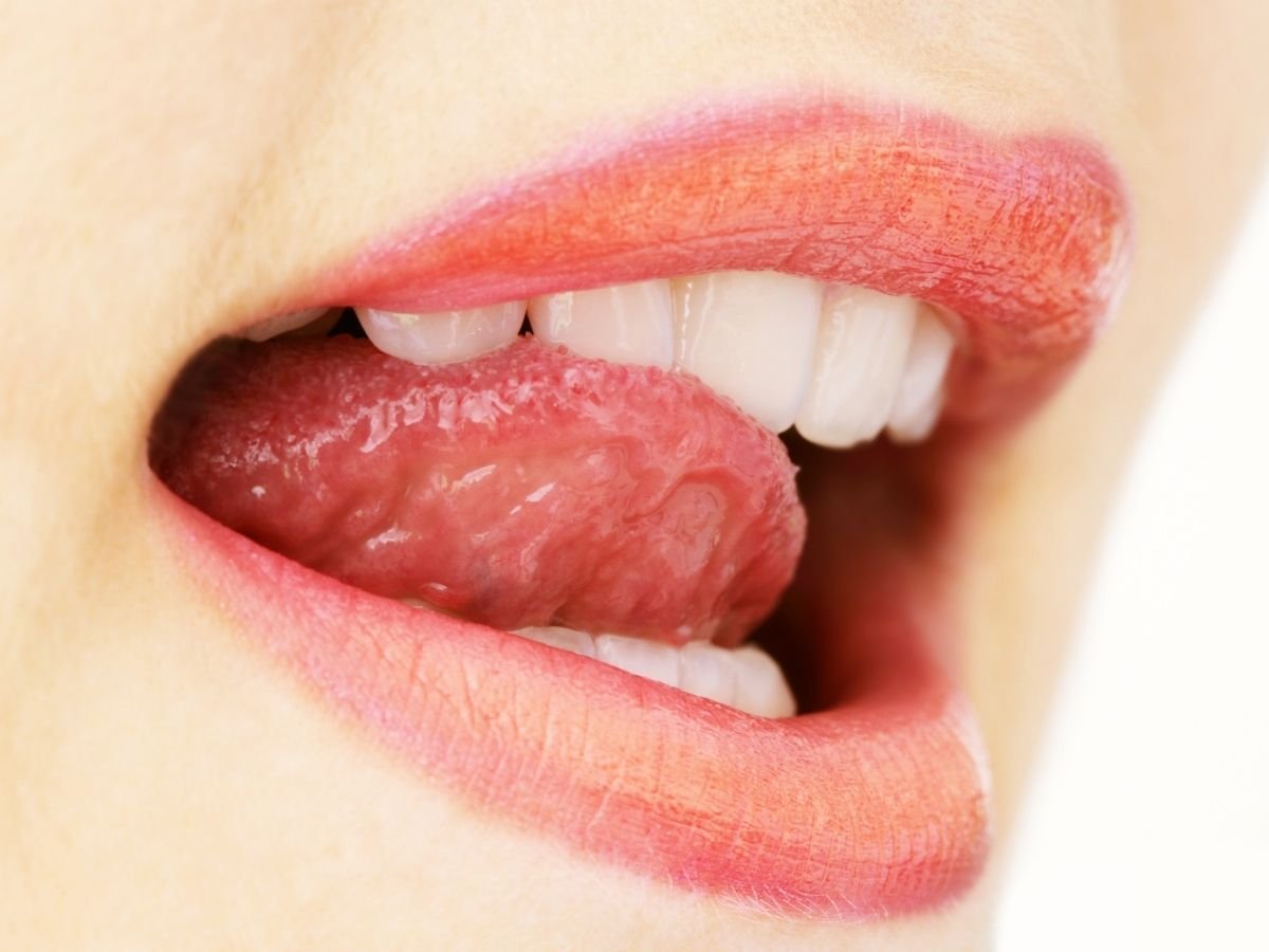 Девушка черно белая язык