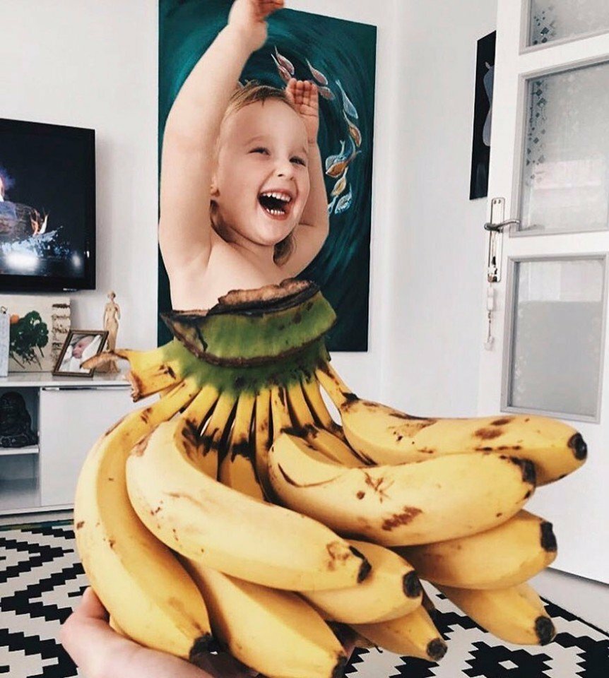 Малыш с цветами