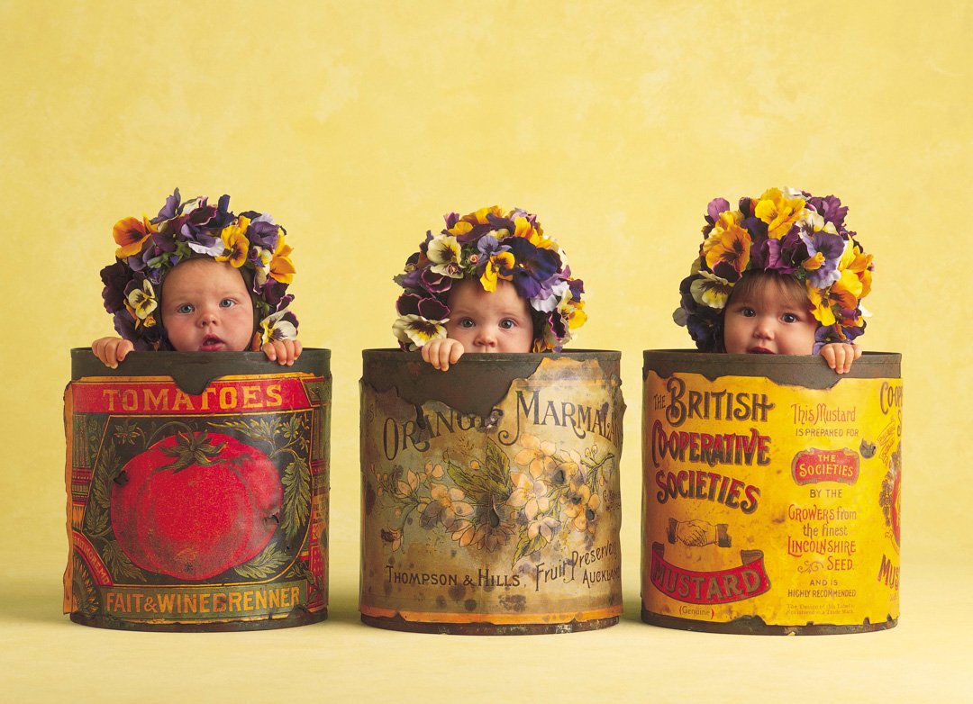 Маленькие детки с цветами