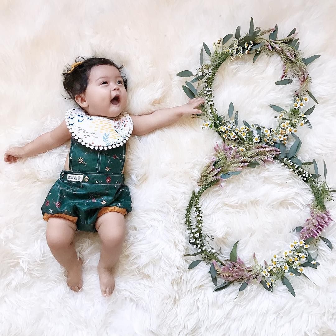 Фотосессия по месяцам малыша с цифрами